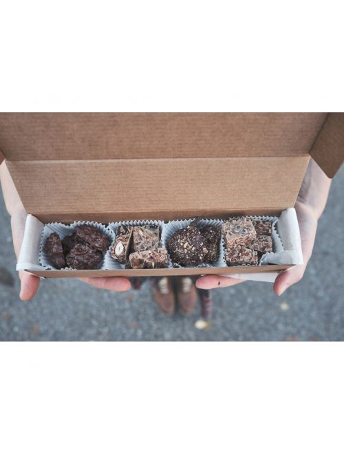 Кутийка с микс от шоколадови хапки 'Шоколадови моменти'