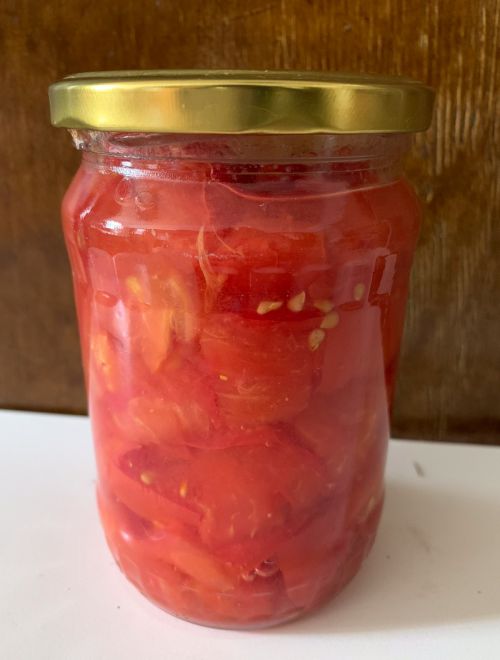 Розови домати в буркан