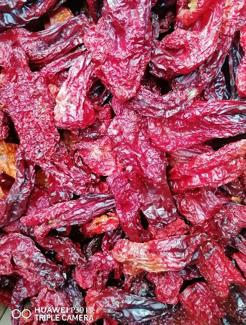 Поръчай Сушени цели чушки, червени произведен от Биостопанство КОМОСС ...
